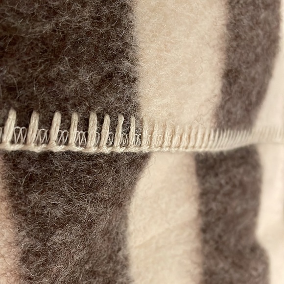 Brand: WoolRich, size SM (Small, medium), mid thigh length, cute fall jacket - Picture 4 of 4